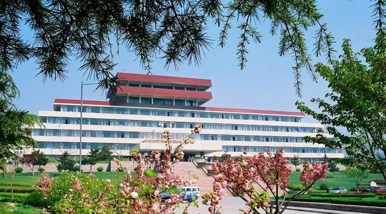 学电脑去哪个学校好（我国四所）