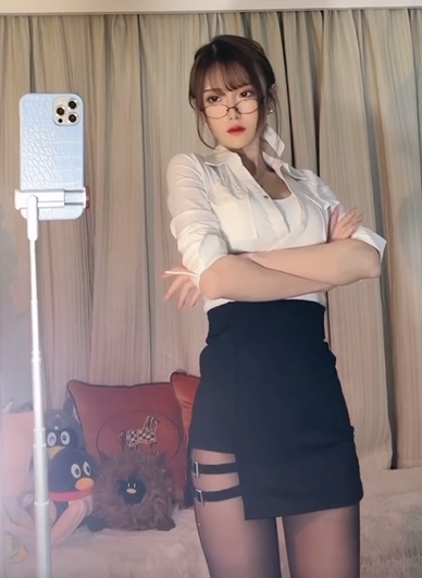 林七七网名，林七七微信昵称（紧身泳装被调侃像棒球服）