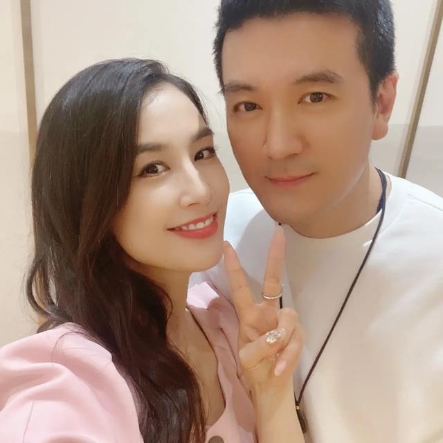 黄圣依第一任丈夫，黄圣依的老公是谁（周星驰捧红后嫁二婚杨子）