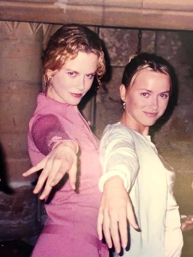 关于欧美著名艳星的信息，好莱坞两位顶流女星惊爆同性绯闻