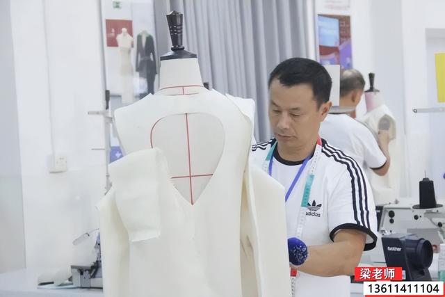 广州哪里有可以定做衣服的地方，广州哪里做衣服的多（广州白云工商技师学院服装设计与制作专业介绍）