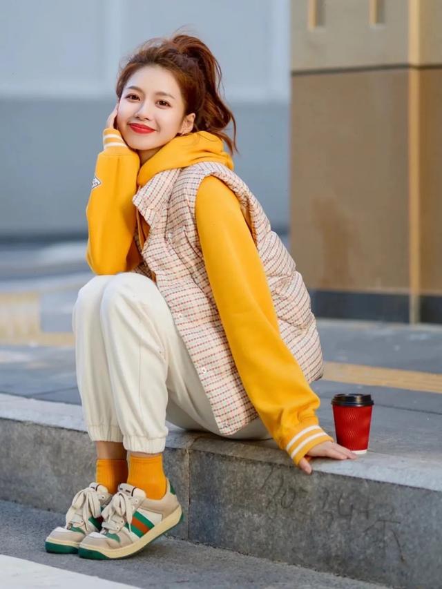 十八度穿什么衣服，18度左右衣服搭配图上海（照着这样穿，保暖又美丽）