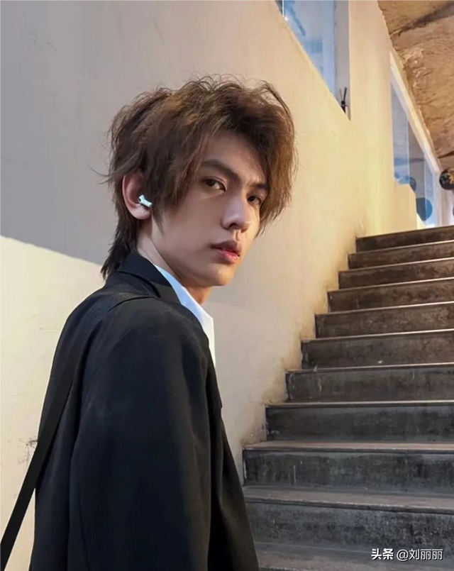 男生脸长适合什么短发型，男生脸长适合什么短发型女（这些男发安排上）