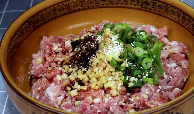 鲜肉馄饨馅的做法，纯瘦肉馄饨馅做法大全（小吃店老板教我调肉馅秘方）