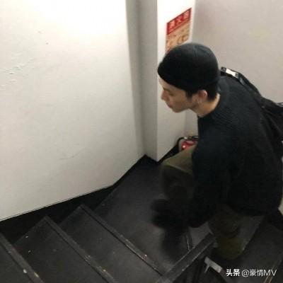 qq头像男生带字超拽，qq头像带字的男生（精选魅力十足的男生头像）