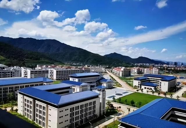 珠江职业技术学院，广州珠江职业技术学院2022年在专科院校中的排名（盘点19所建在大山里的大学）