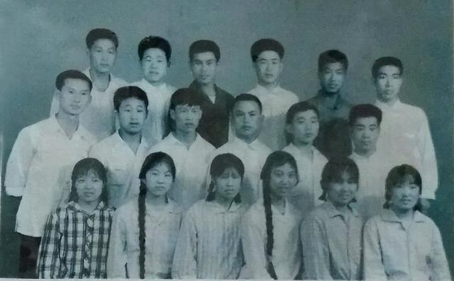 莫言个人资料，莫言资料（小学二年级毕业的妻子）