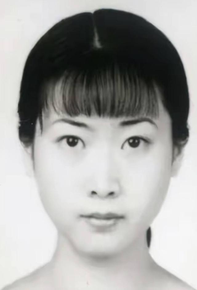 18年前，她成为网红，生子后被男友抛弃，如今45岁，身家上亿