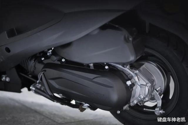 五羊本田喜鲨125踏板摩托车推荐，五羊本田发布2022款SCR125喜鲨