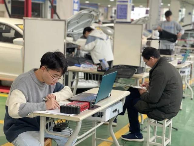 重庆电信职业学院，重庆电信职业学院招生专业、收费标注（走近汽车与智能制造工程学院丨电讯院系巡礼）