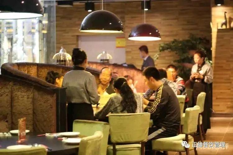 厕所里蝴蝶蝇怎样去除，卫生间有蝴蝶一样的小虫子（菜品出现苍蝇等异物投诉的最佳处理方法）