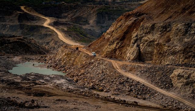 世界上矿产资源最丰富的国家之一，全球最大国土面积+最富矿的十大国家