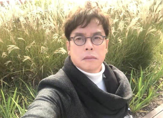 把朱咏婷扶正后，谭咏麟和原配杨洁薇，人生差距一个天一个地