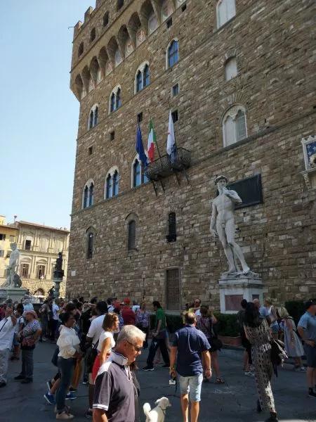 徐志摩有哪些散文集，徐志摩有哪些散文集和散文集（徐志摩散文代表作《翡冷翠山居闲话》原文欣赏）