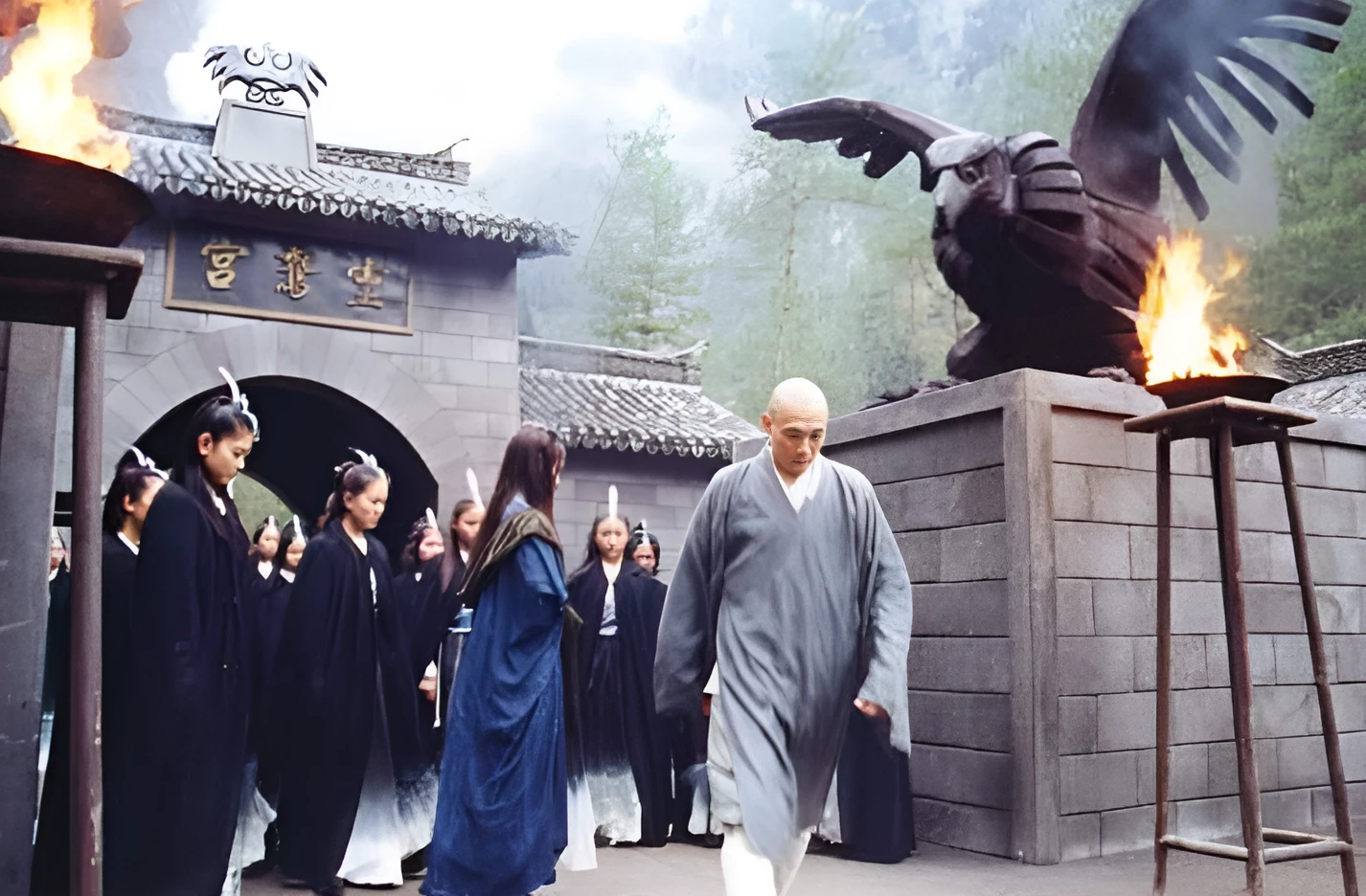 《射雕英雄传》的时候,他压根还没构思天龙时代的武林格局,因此灵鹫宫