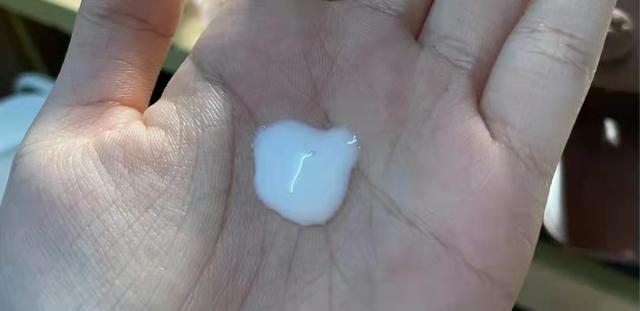 烟酰胺精华液的功效与作用，烟酰胺的功效与作用（5款热门好用的烟酰胺精华）