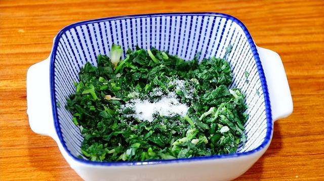 荠菜香菇羹怎么做，遇到路边这种野菜别手软