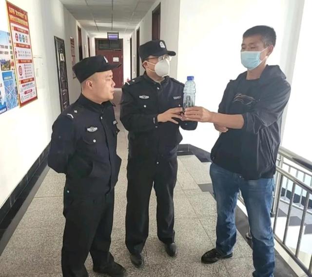 五常市市长，五常市五常镇书记（小镇蛇出没——五常公安抓蛇“归案”除隐患）