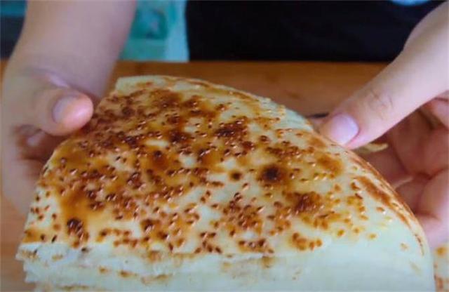 面饼怎么做又软又好吃，教你在家烙出10层饼