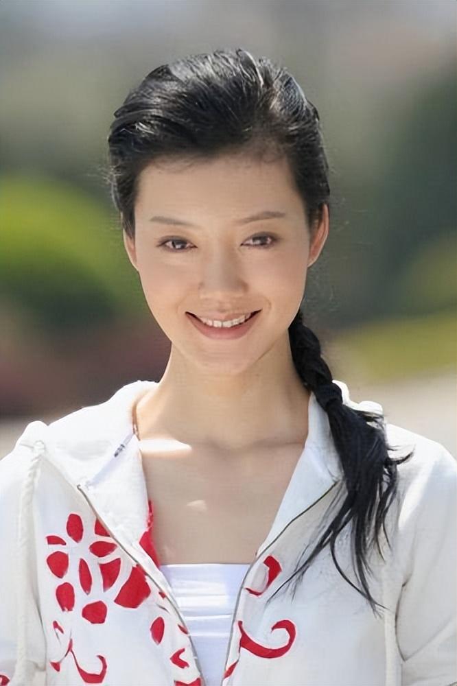 演员车晓:结婚两年后离婚,40岁依旧单身,她在追求什么?