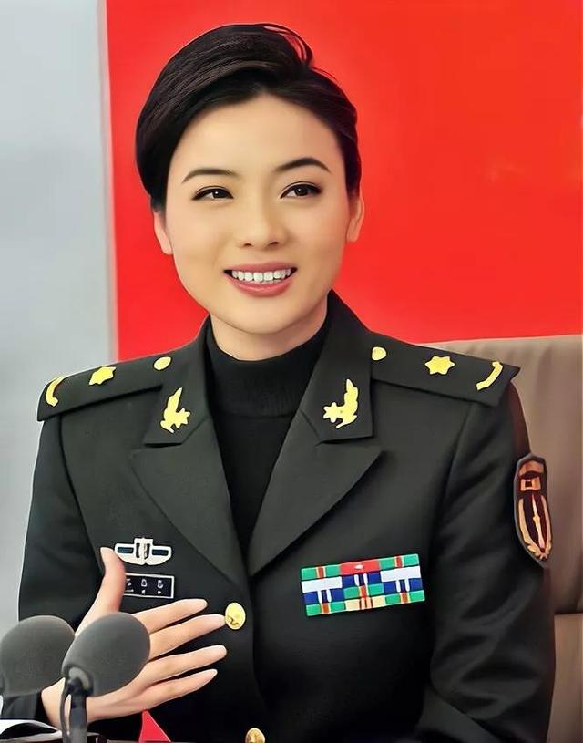 文職軍銜圖片(軍官,文職幹部,文職人員和文藝兵)