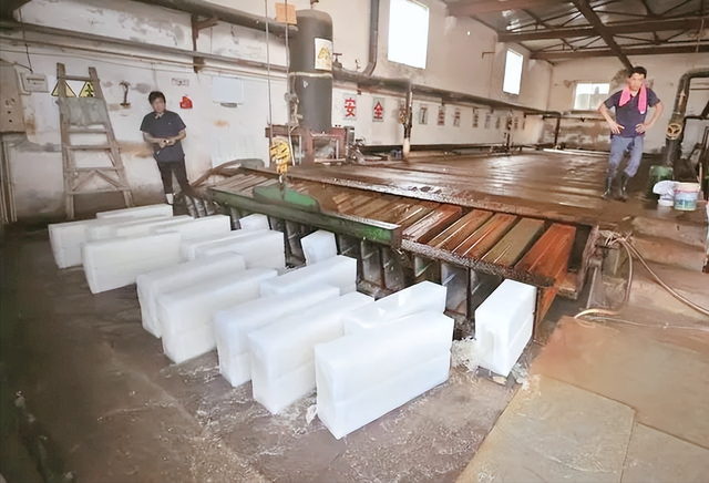 巨型冰块制作方法，一天生产15000块