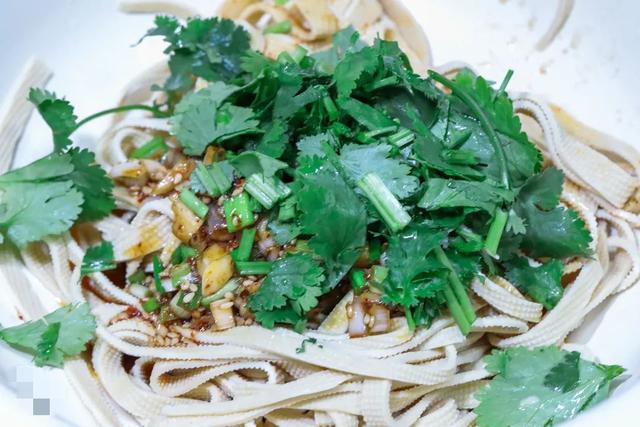 减肥能吃干豆腐吗，减肥能不能吃干豆腐（体重悄悄地就轻了）