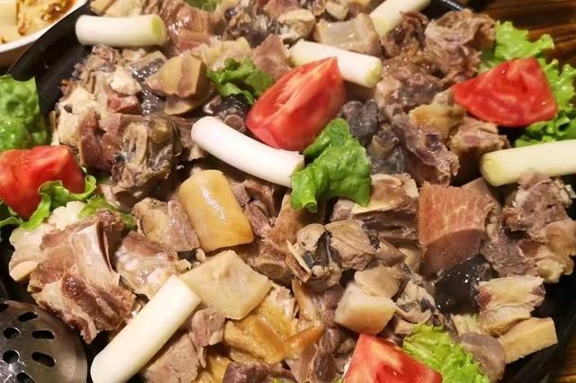 都说这12道美食最能代表云南，您同意吗？最后一道外地人不敢尝试