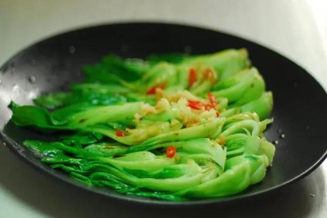 上海青是凉性还是热性，上海青菜是热性还是凉性（全家老小钙都补足了）