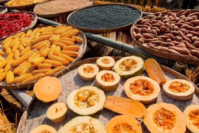 丹桂飘香是什么季节，丹桂飘香是什么季节草长莺飞是什么季节（丹桂飘香、蟹肥菊黄）