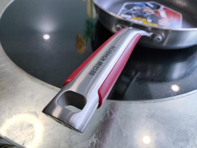 康巴赫炒锅怎么样，德国康巴赫炒锅怎么样（康巴赫第五代抗菌煎锅真的不粘锅）