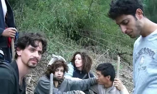 地震中的感人故事，地震感人故事（四川男孩救以色列女孩）