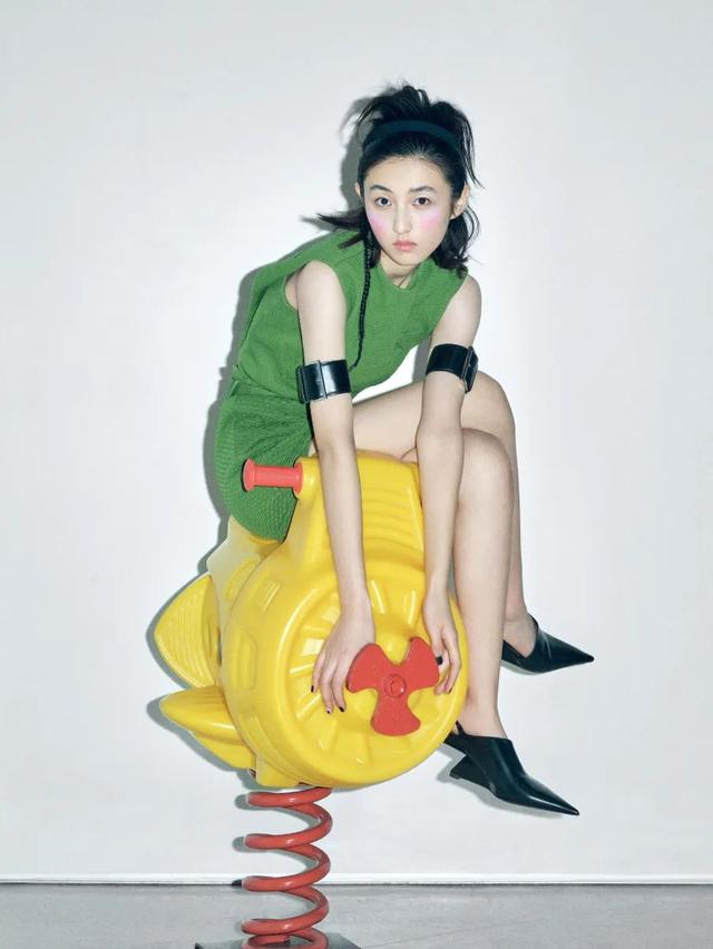 去海边穿什么鞋子合适，去海边沙滩穿什么鞋最合适（今夏最火的4双新鞋）