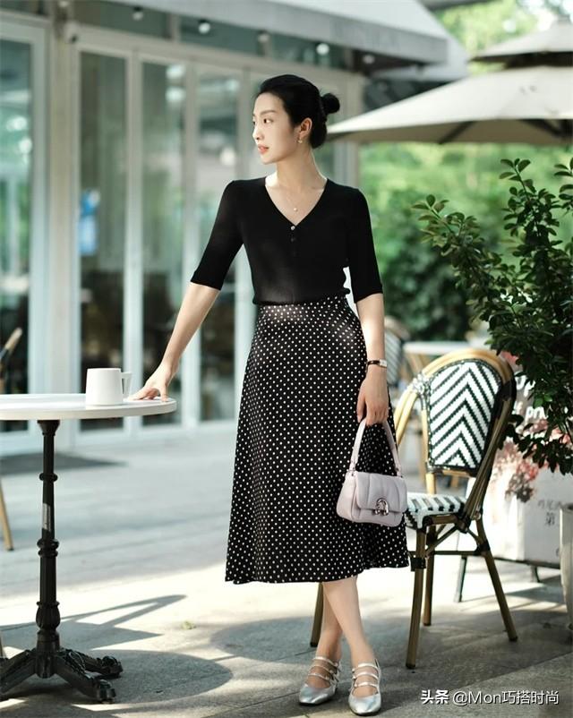 脖子短的人适合什么领的衣服，脖子短穿什么领子（肩宽背厚、脖子短的女生）