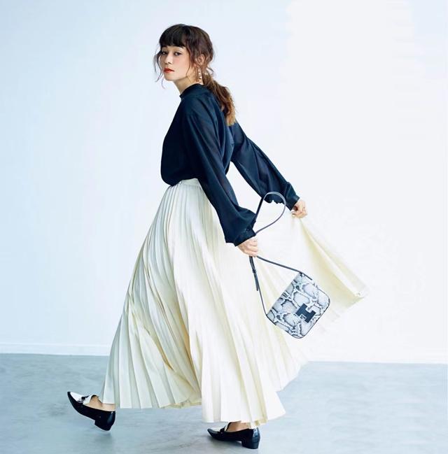 白色衣服染黑色了怎么洗才能变白（极简“黑+白”的配色妙用）