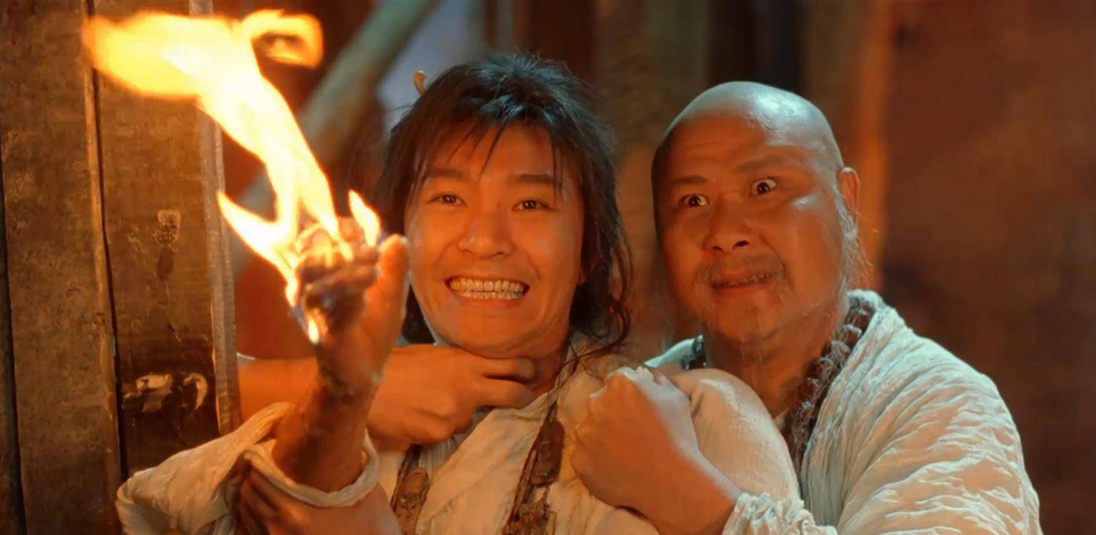 里面有不少"屎尿屁"的低俗情节,比如号称最经典的《大话西游》灭火那