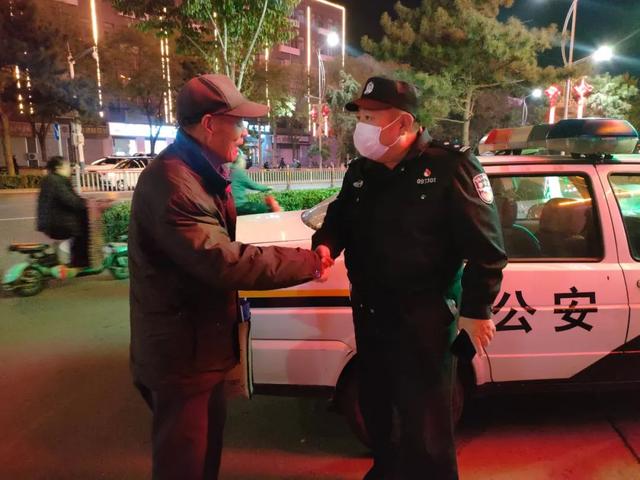 河北事业单位考试怎么查看报名人数，河北省公务员怎么查看报名人数（用辛勤汗水浇灌最美“警”色）