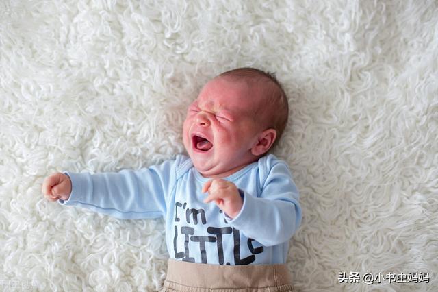新生儿一直哭什么原因，新生儿一直哭怎么回事（为啥新生儿第一个月很乖）