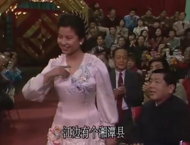 常青树有哪些，冬天常青树有哪些（10位春晚常青树今昔照）