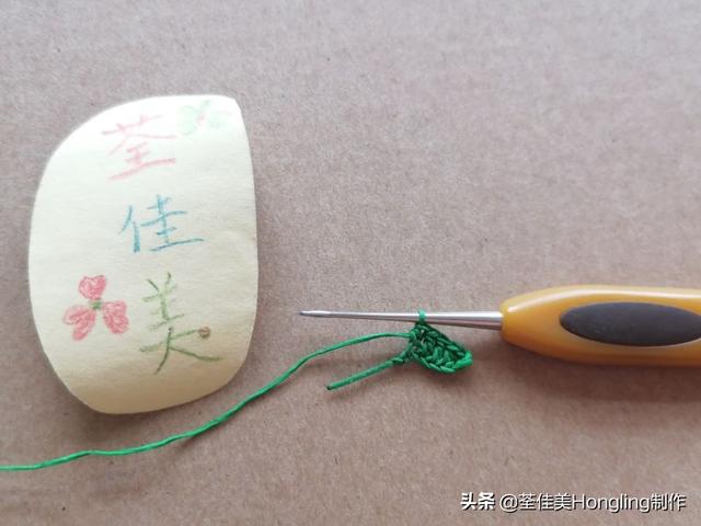 钩针编织小花朵，钩针编织花朵简单易学（新手半个小时就可以钩出来送给自己）