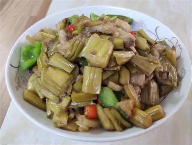 水芋头腌制方法，腌制芋头的方法（一片叶子可以做一盘菜）