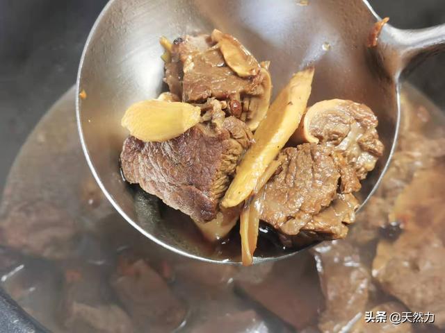 牛肉炖土豆怎么炖好吃又烂，牛肉炖土豆怎么炖好吃又烂干炸里脊（牛腩炖土豆的酒店做法）