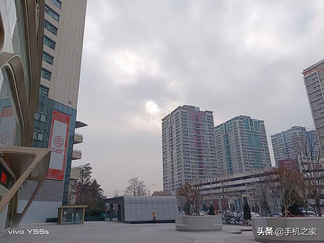 vivo y55a手机怎么设置存储位置，vivo手机怎么截屏（6000mAh大电池与定制大音腔扬声器加持）