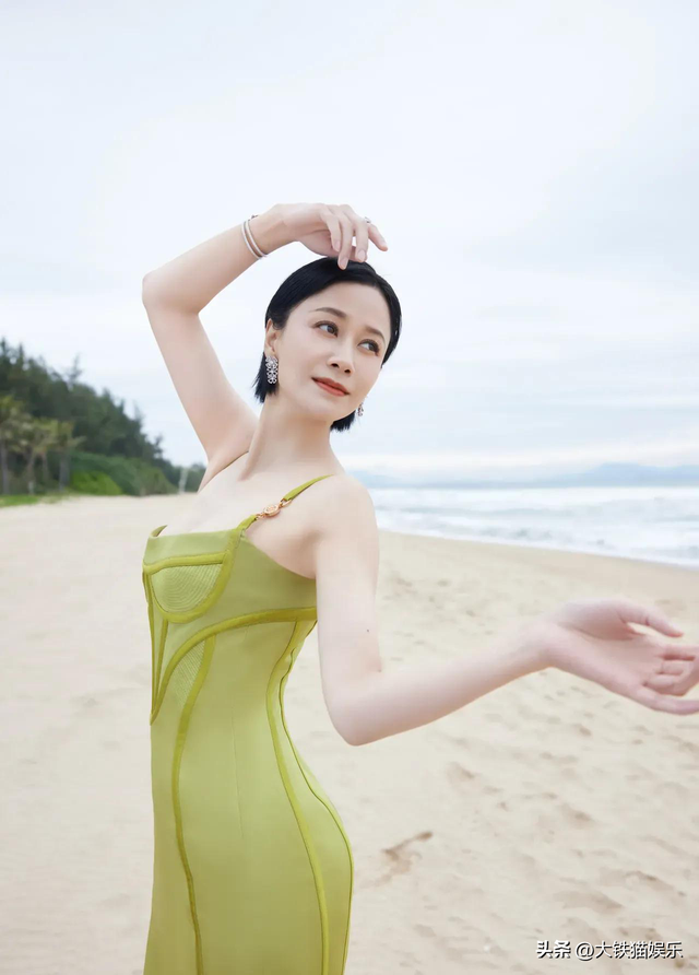 35一40岁女人穿衣搭配，38到40岁女人穿衣搭配（生过娃了身材还这么火辣）