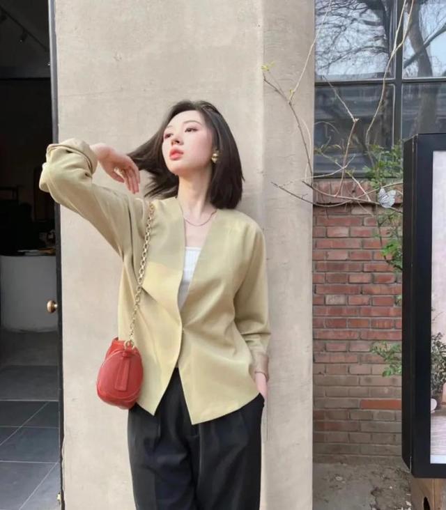 职场甜美减龄短发发型，一刀切 短发，减龄又时尚百搭