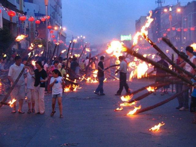 火把节是哪一天，火把节是哪个民族的（那个曾经的狂欢盛宴又回来了）