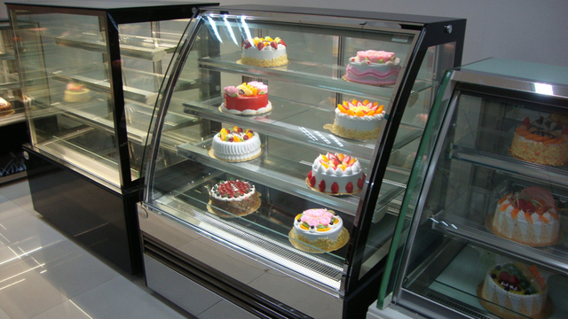 动物奶油和植物奶油哪个好，植物奶油和动物奶油的区别（买蛋糕时植物奶油、动物奶油哪种更好）