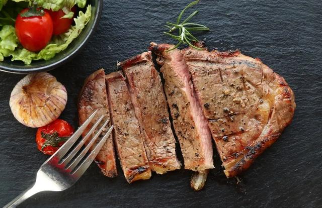 关于短角牛介绍，什么是长角牛（被改造的“畸形”产物）