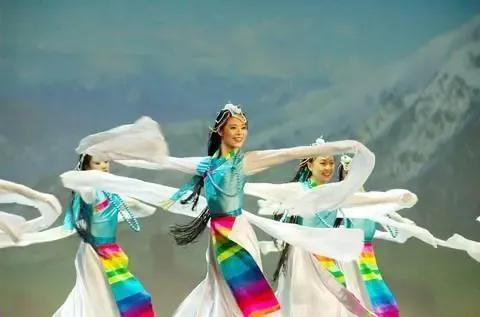 藏族舞特点，藏族舞特点风格（藏族舞的基本动作及特点）