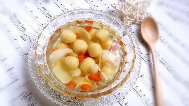 脸上过敏发红发痒，脸部过敏发痒发红怎么办（夏季脸部过敏发红发痒紧绷……教你三个方法科学应对）